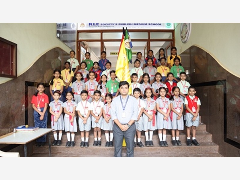 Honouring the students with Class Monitor Badge